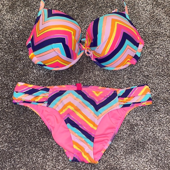 Victoria’s Secret lightly push up bathing suit - Picture 1 of 7